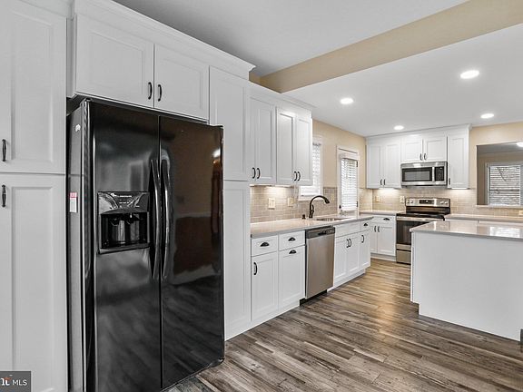 5th image of 10803 Forest Edge Pl