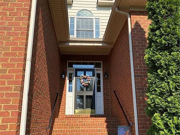 3rd image of 801 Ashington Pl