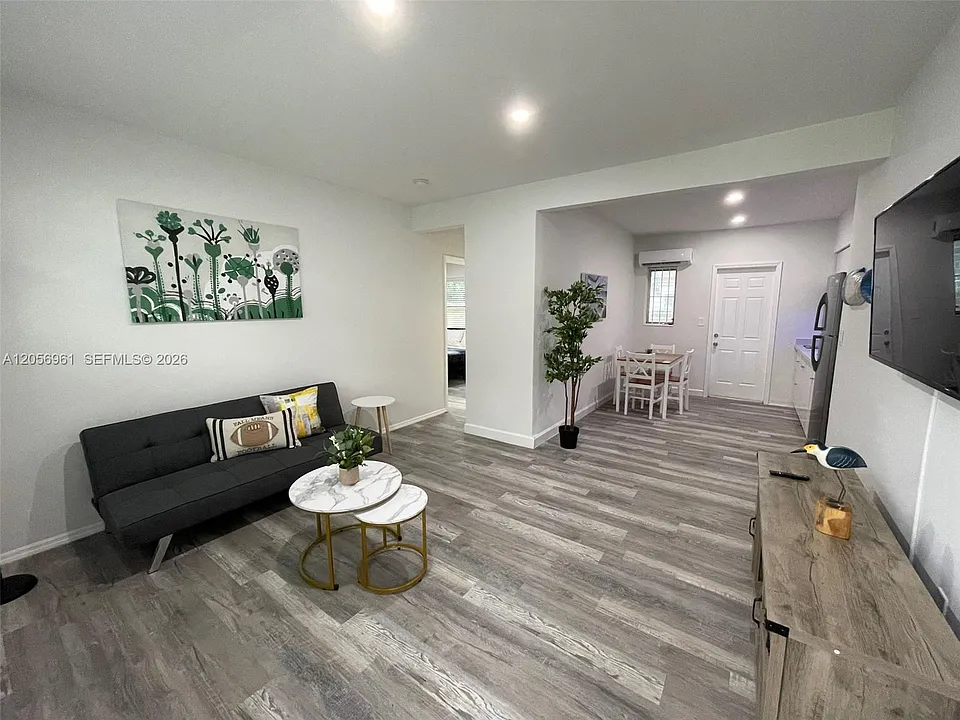 1117 SW 37th Ave #3