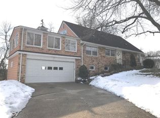 2150 Mary Hills Dr, Golden Valley, MN 55422