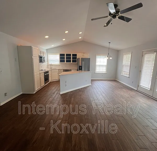 1333 Willmann Ln — Photo 17