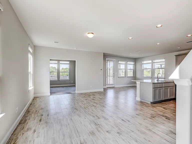 113 Riverhill Dr — Photo 9