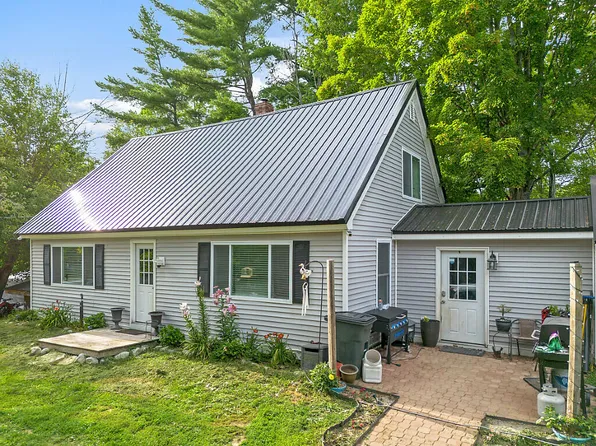 350 Madawaska Road, Palmyra, ME 04965