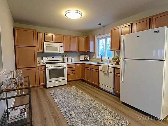 3rd image of 560 Geronimo St
