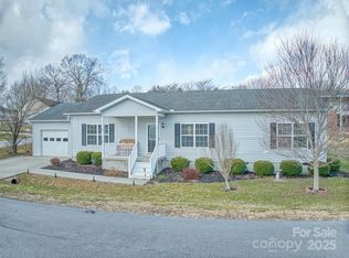 1 N Frederick Ln, Hendersonville, NC 28792