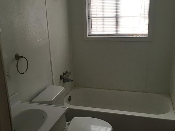 3rd image of 1872 Pasadena Dr