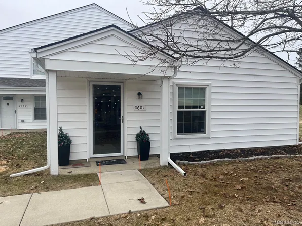 2601 Thornbrier Ct, Lake Orion, MI 48360