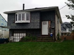 46 Pershing Ave W, Babylon, NY 11702
