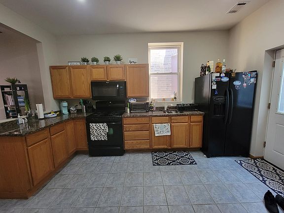 3rd image of 816 N Hermitage Ave APT 2F