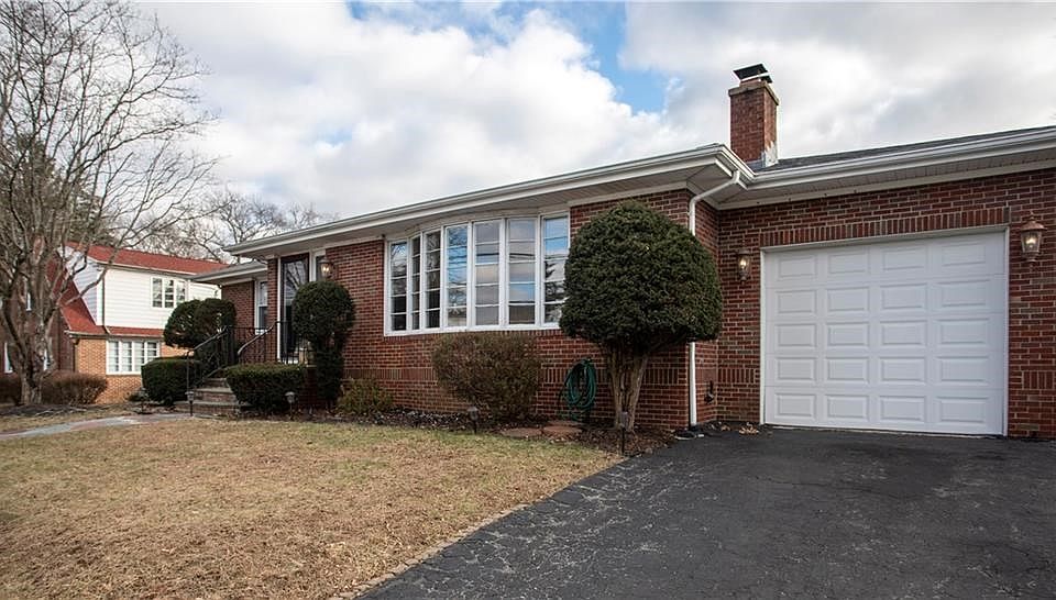 Front of home & driveway