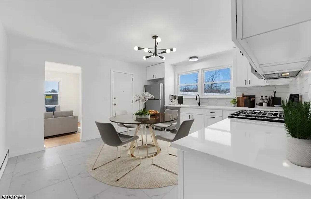 1 bed, $2,100 — Photo 2