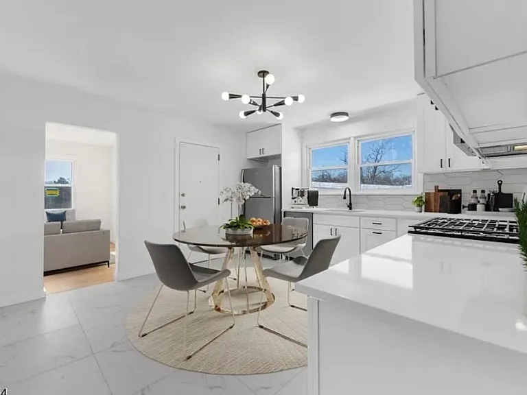 114 King St #3 — Photo 2