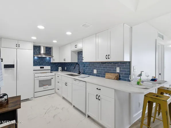 1601 OCEAN Drive S #203, Jacksonville Beach, FL 32250