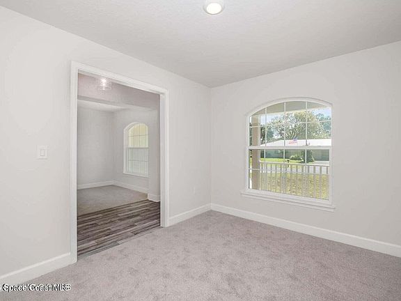 2nd image of 483 Oakleaf St SW