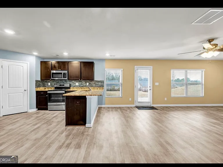 205 Twin Lakes Dr — Photo 4