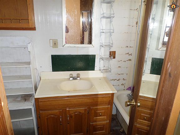 5th image of 805 N 5th St