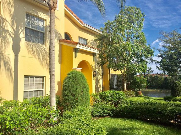 3rd image of 8741 Piazza Del Lago Cir