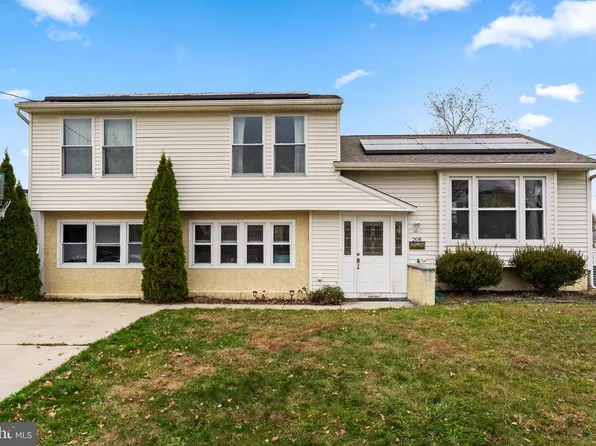 208 Pelham Rd S, Voorhees, NJ 08043