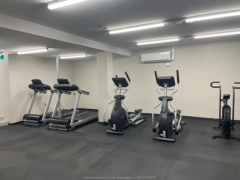 531 Pelissier St #405 — Photo 12