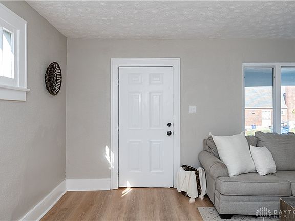 4th image of 2132 Elsmere Ave
