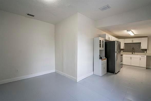 1st image of 500 NW 10th Ave #A