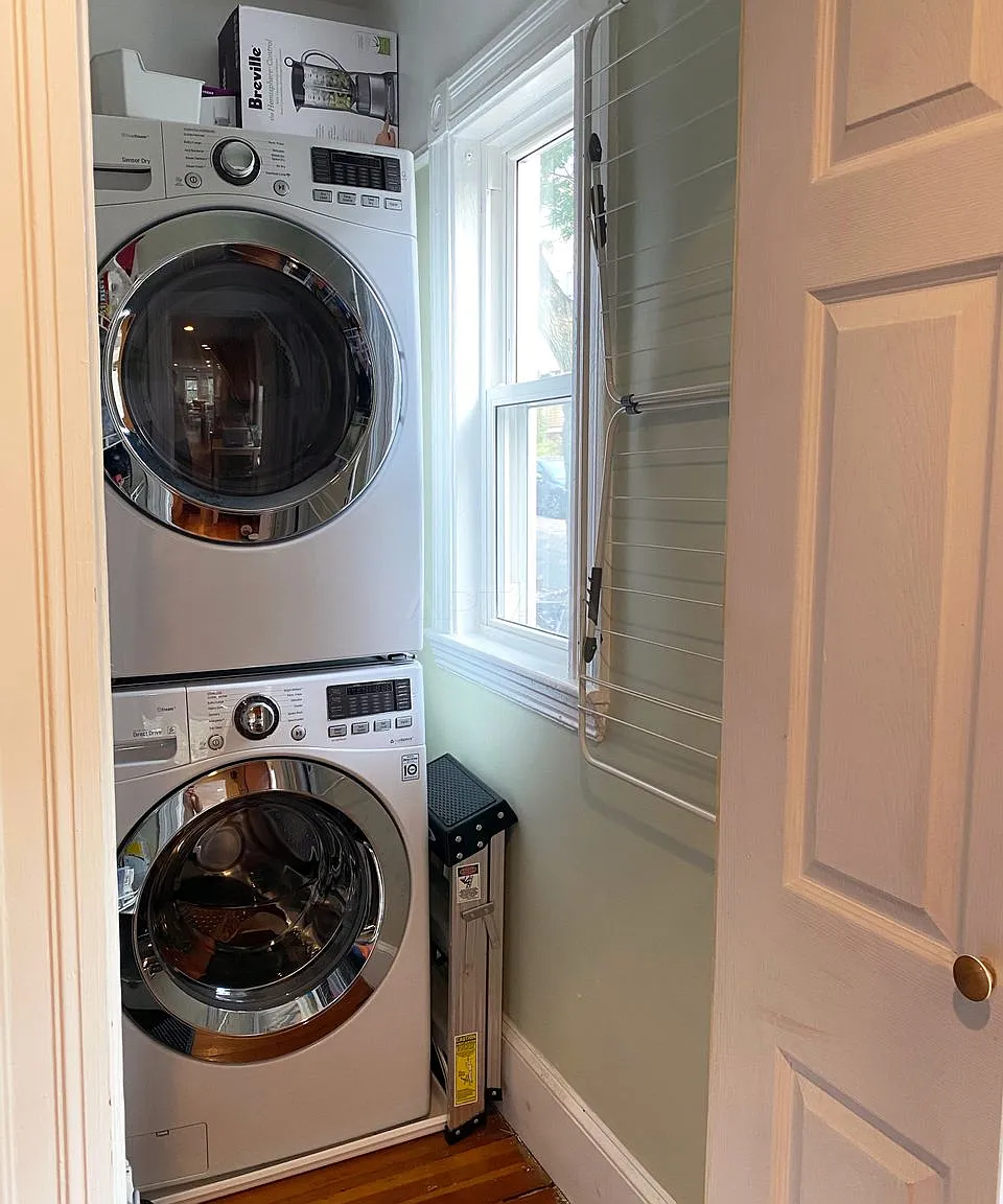 Renovated 2BR with Central A/C & In-Unit Laundry — Photo 3