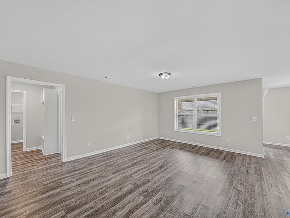 5th image of 102 Waltrip Dr