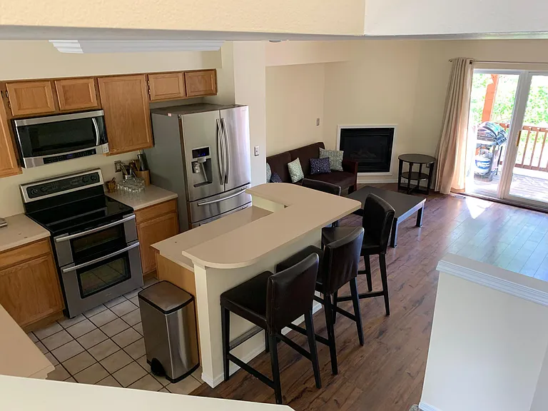 Kitchen with breakfast bar