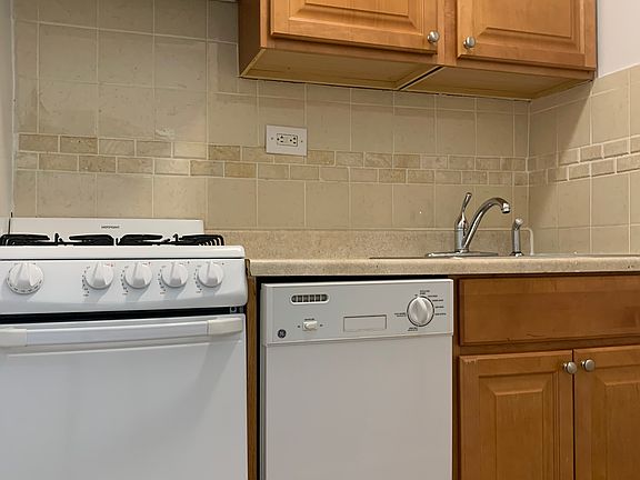 3rd image of 227 E 83rd St APT 1G