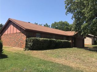 6108 Maple Springs Dr, Arlington, TX 76001