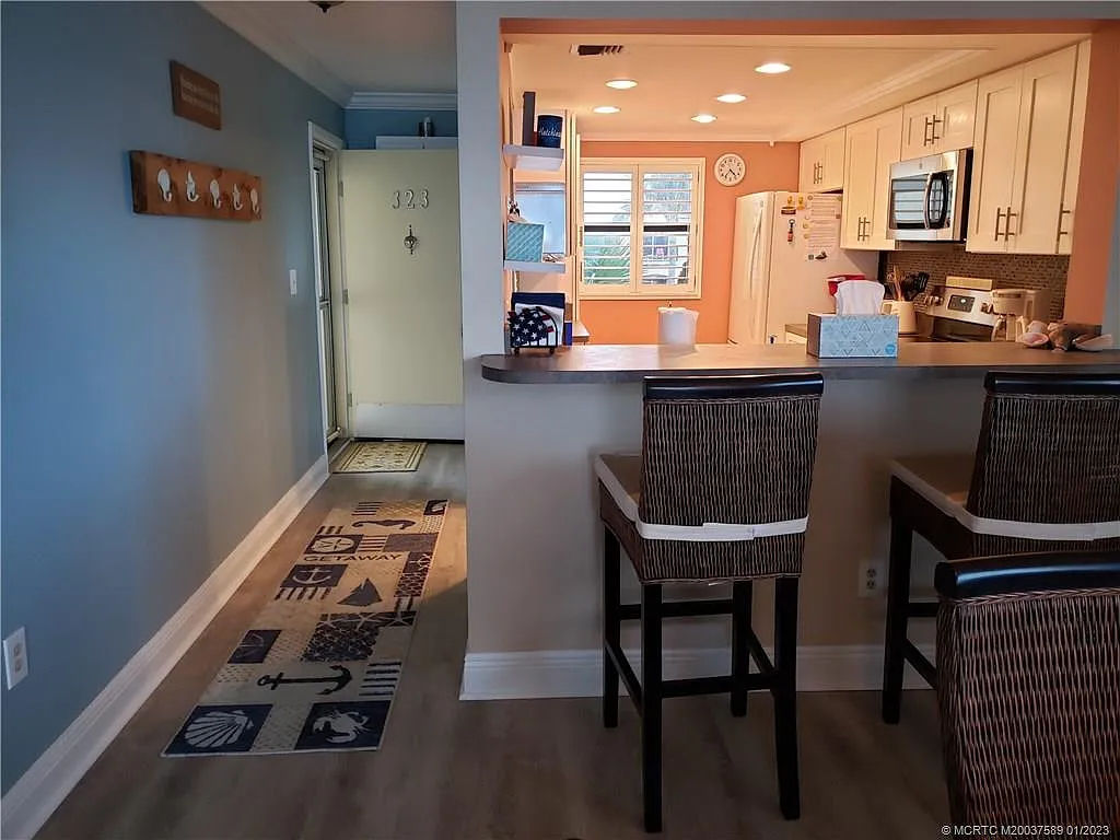 2 bed, 2.0 bath, 1113 sqft, $6,000 — Photo 2
