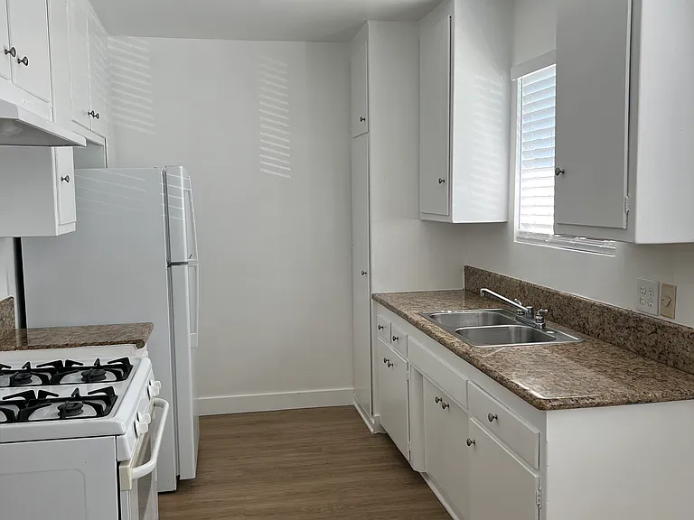 8415 Amigo Ave #8 — Photo 2
