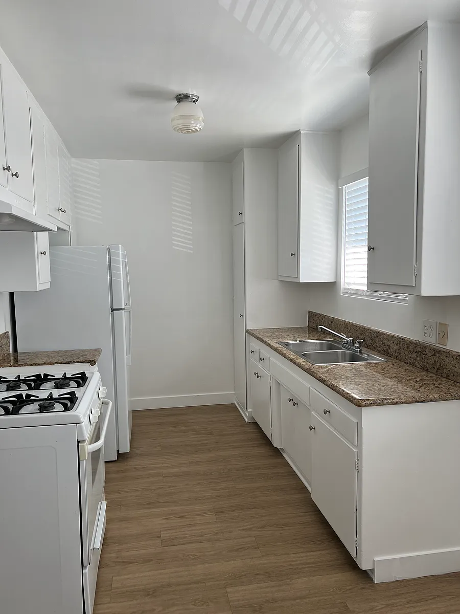 Building Photo - 8415 Amigo Ave #8