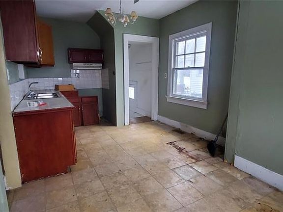 4th image of 312 Fountain Ave