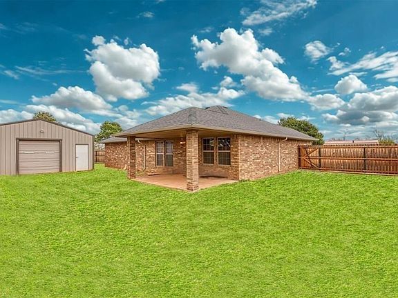 5th image of 2101 Morris Ln