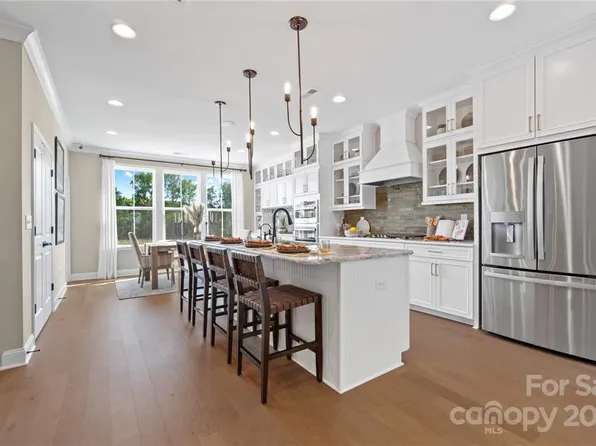 6024 Towering Oaks Dr, Charlotte, NC 28205