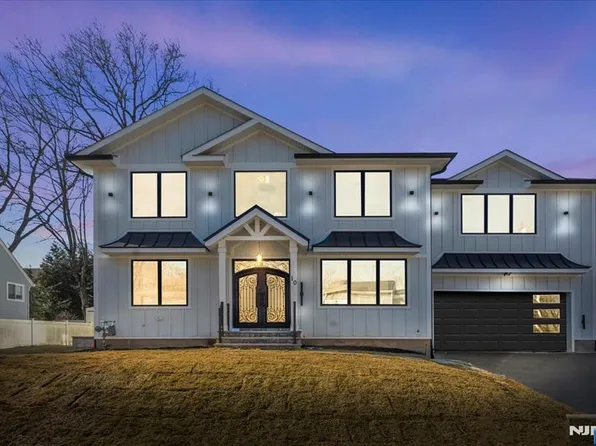 10 Kaufman Dr, Westwood, NJ 07675