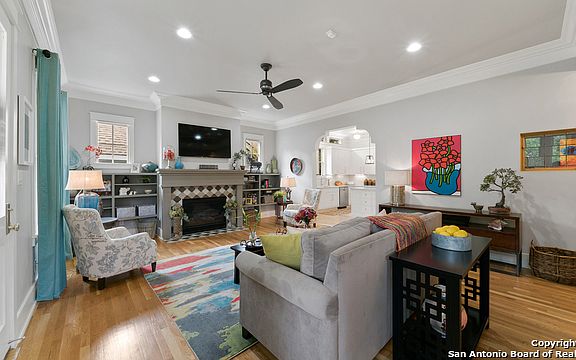 5th image of 207 W Norwood Ct