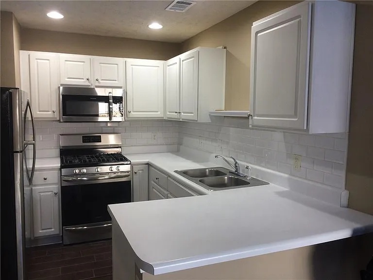 2040 Keenland Ct — Photo 2