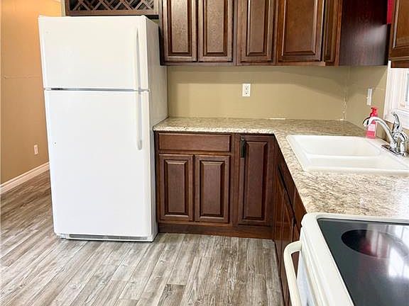 4th image of 224 Birchgrove Dr