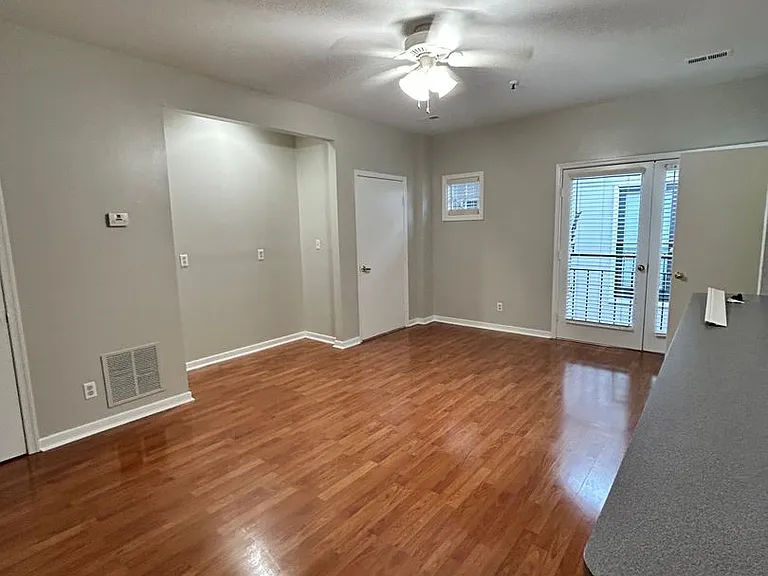 113 W Main St — Photo 4