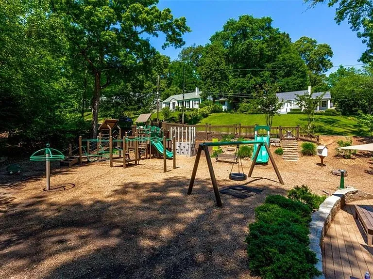 517 Hascall Rd NW — Photo 20