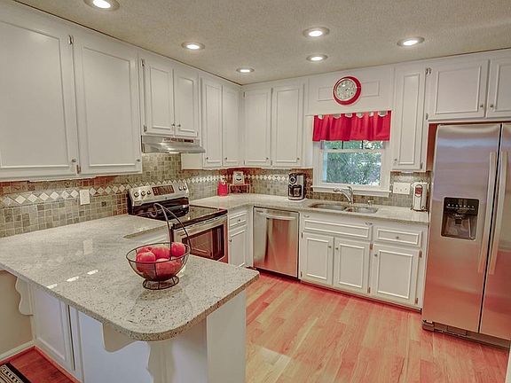 3rd image of 165 Softwood Cir