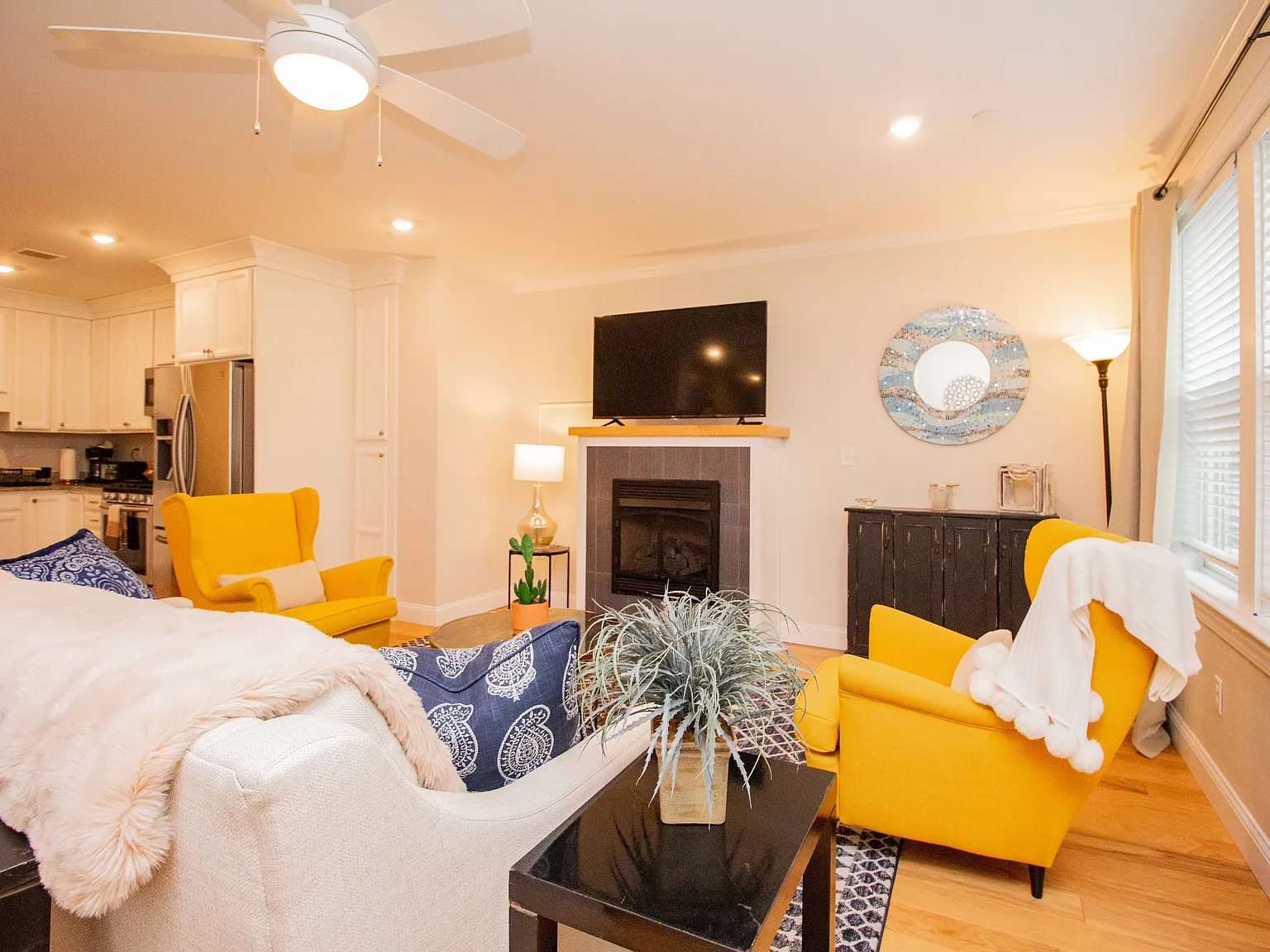 2 bed, 2.0 bath, 1000 sqft, $4,300 — Photo 4