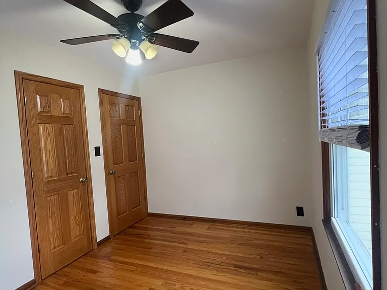 285 E Jeffrey Pl — Photo 2