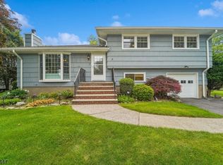 7 Swan Ter, Wayne, NJ 07470