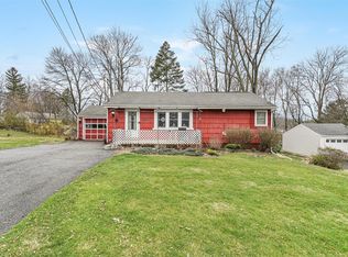 8 Ellison Dr, New Windsor, NY 12553
