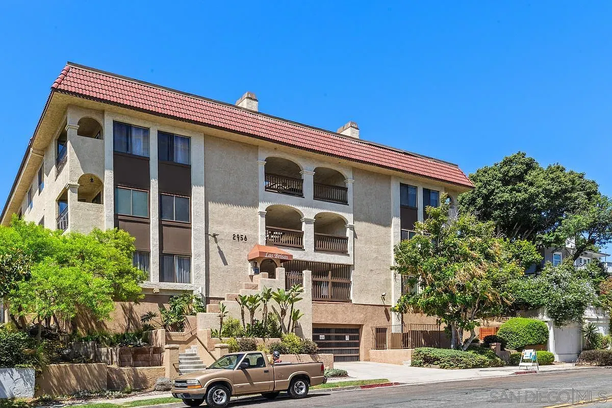 2 bed, 2.0 bath, 897 sqft, $2,600 — Photo 1