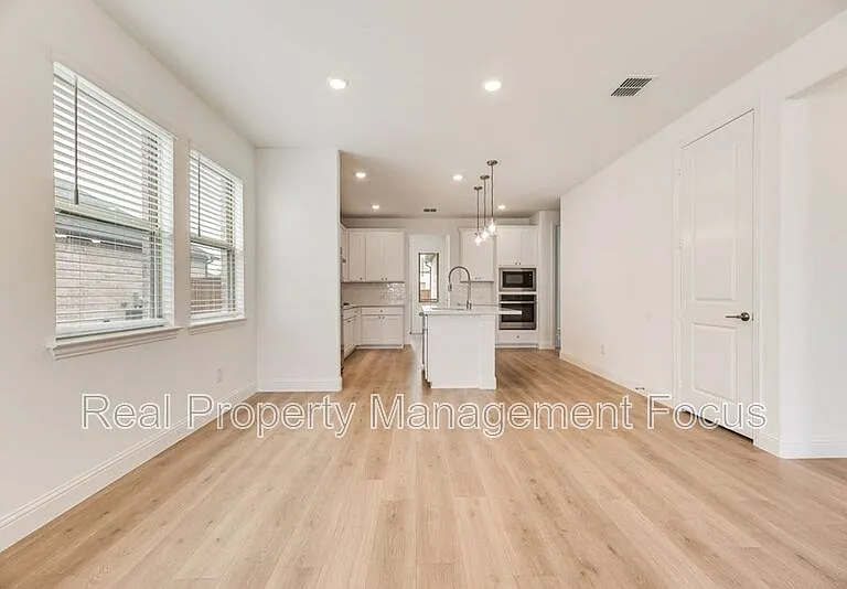 1149 Beautyberry Ln — Photo 6