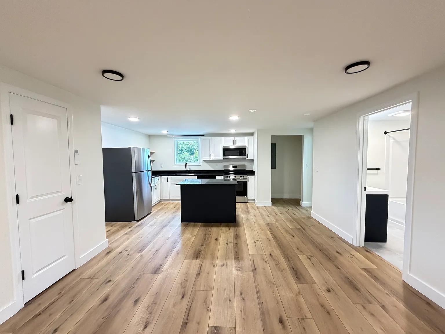 3 bed, 1500 sqft, $2,950 — Photo 3